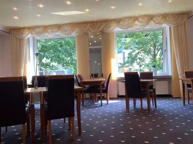 Отель Zur Krone 3*